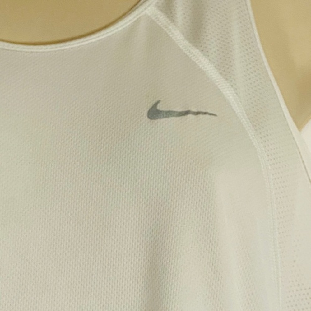 Nike Dri-FIT White Mesh Tank Top Size M Athletic Workout Top - Picture 11 of 11